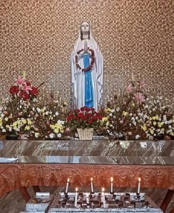 Santa Perawan Maria, Ratu